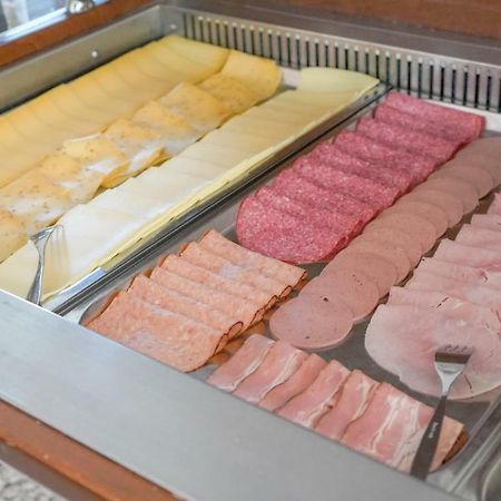 小溪餐厅酒店 赫尤尔上的斯琴 外观 照片