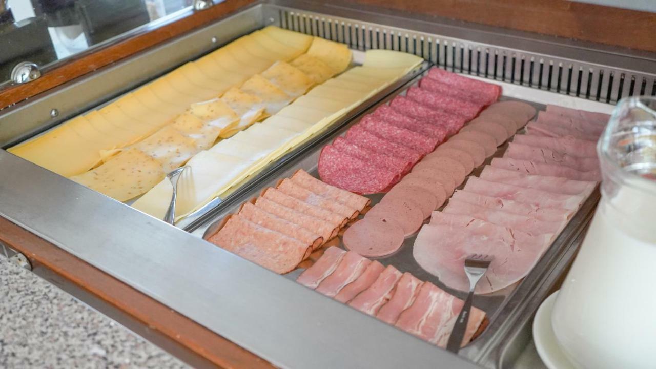 小溪餐厅酒店 赫尤尔上的斯琴 外观 照片